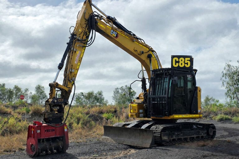 Cat 315 with mulcher head